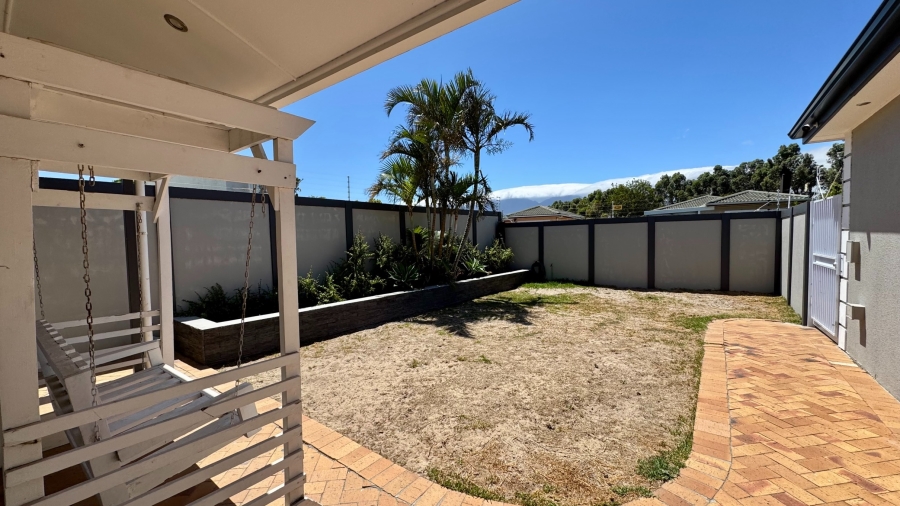 4 Bedroom Property for Sale in Strand South Western Cape